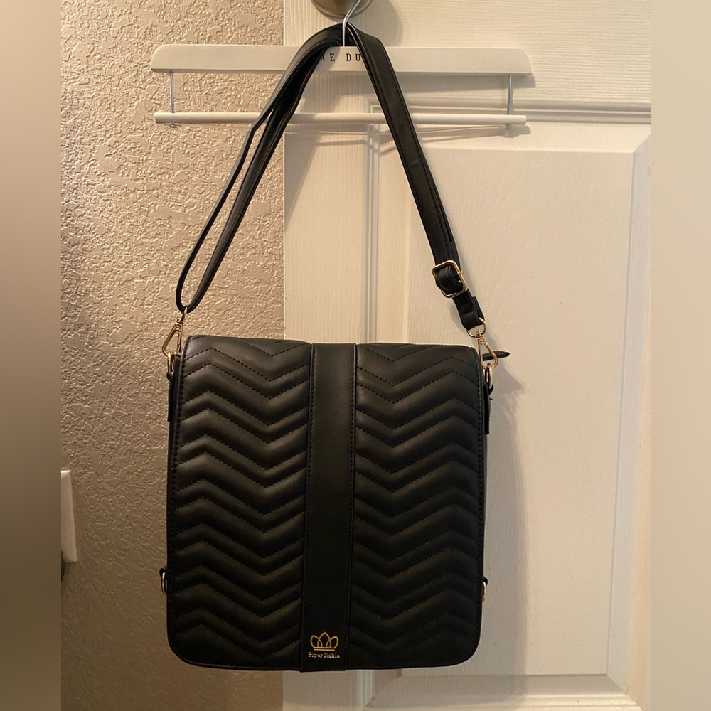 Black convertible display backpack crossbody - Picture 3 of 8
